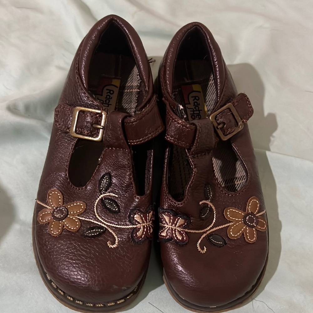 Little girls Rachel Shoes with flower embroidery